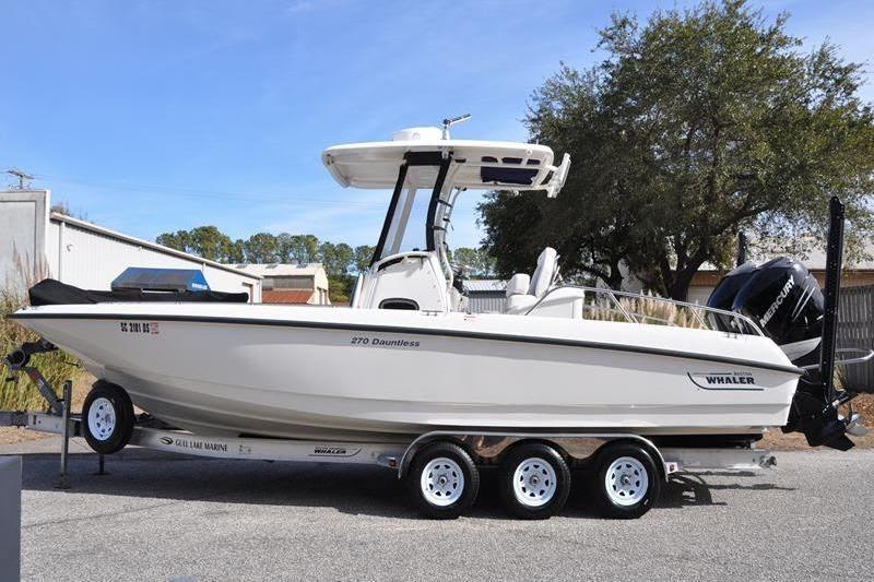 27' 2016 Boston Whaler 270 Dauntless