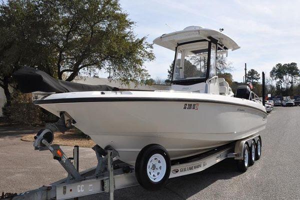 27' 2016 Boston Whaler 270 Dauntless