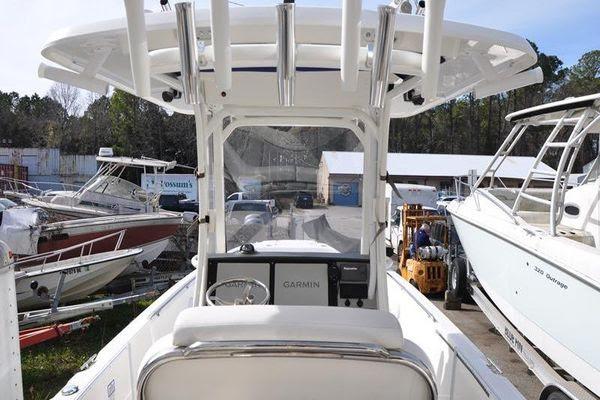 27' 2016 Boston Whaler 270 Dauntless