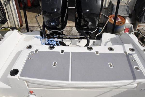 27' 2016 Boston Whaler 270 Dauntless