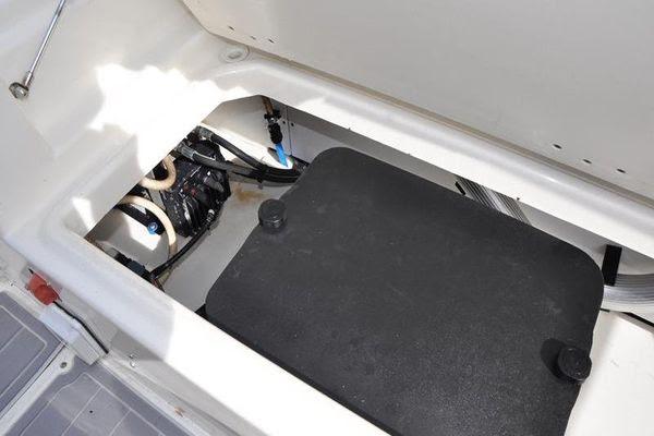 27' 2016 Boston Whaler 270 Dauntless