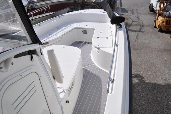 27' 2016 Boston Whaler 270 Dauntless