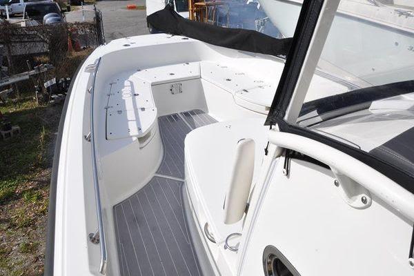 27' 2016 Boston Whaler 270 Dauntless