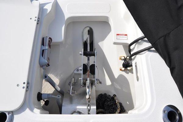 27' 2016 Boston Whaler 270 Dauntless