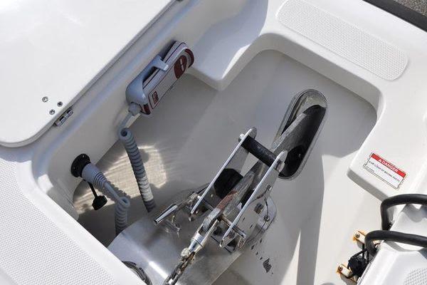 27' 2016 Boston Whaler 270 Dauntless