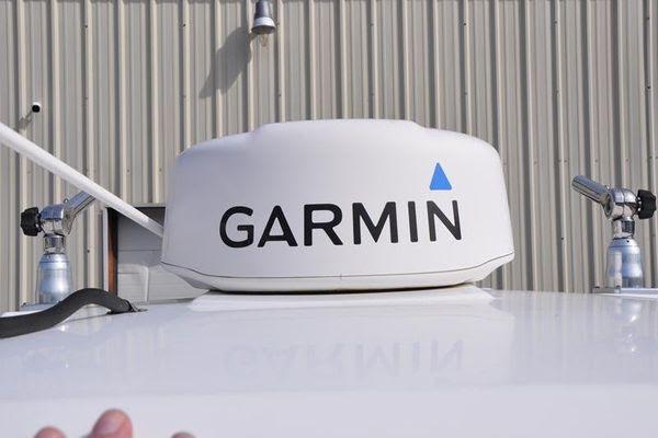 27' 2016 Boston Whaler 270 Dauntless