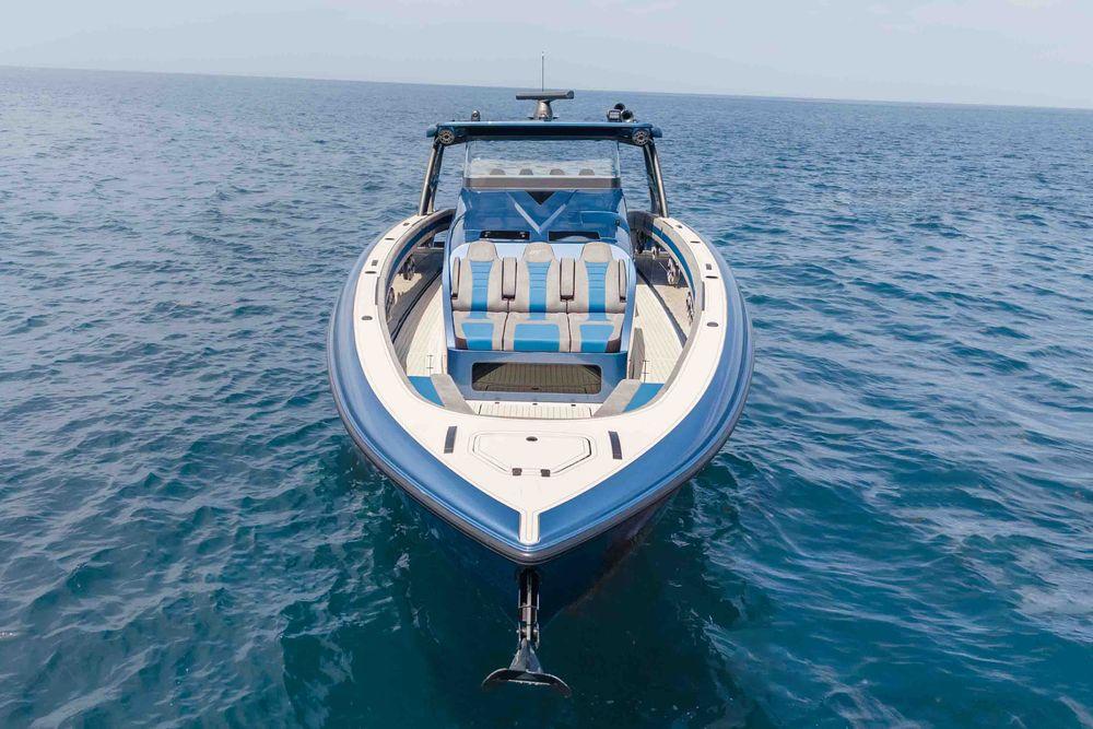 52' 2026 Midnight Express 52 Vitesse