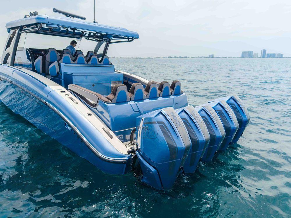 52' 2026 Midnight Express 52 Vitesse