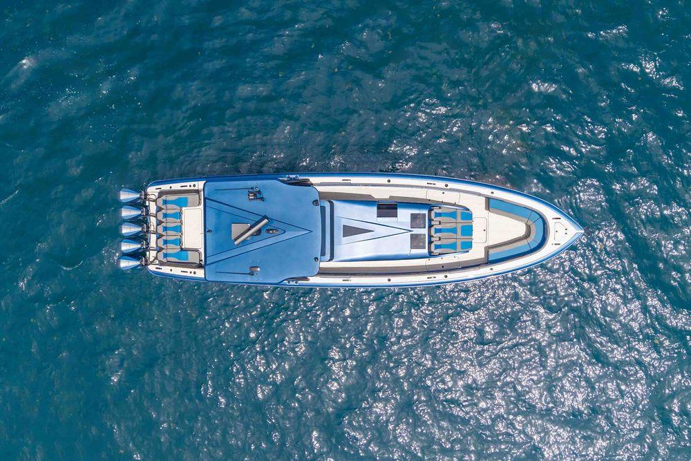 52' 2026 Midnight Express 52 Vitesse