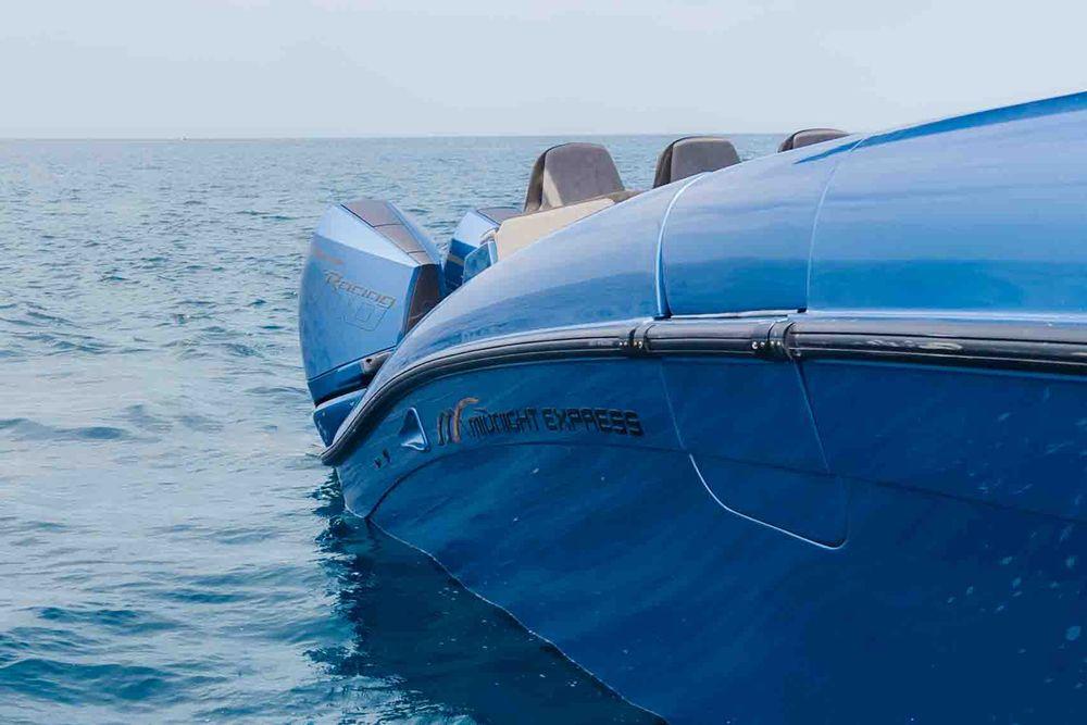 52' 2026 Midnight Express 52 Vitesse