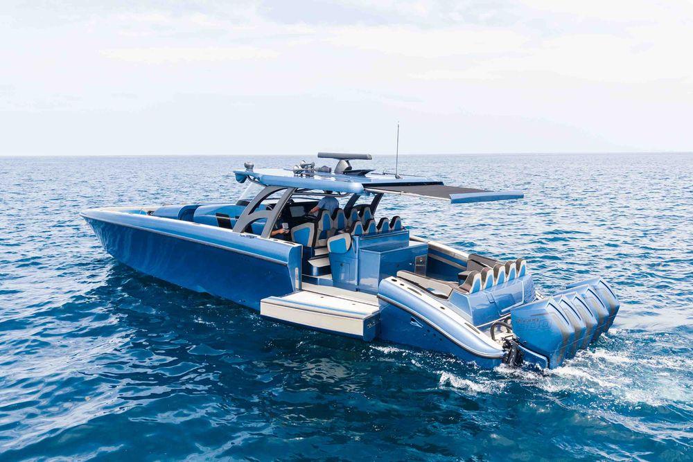 52' 2026 Midnight Express 52 Vitesse