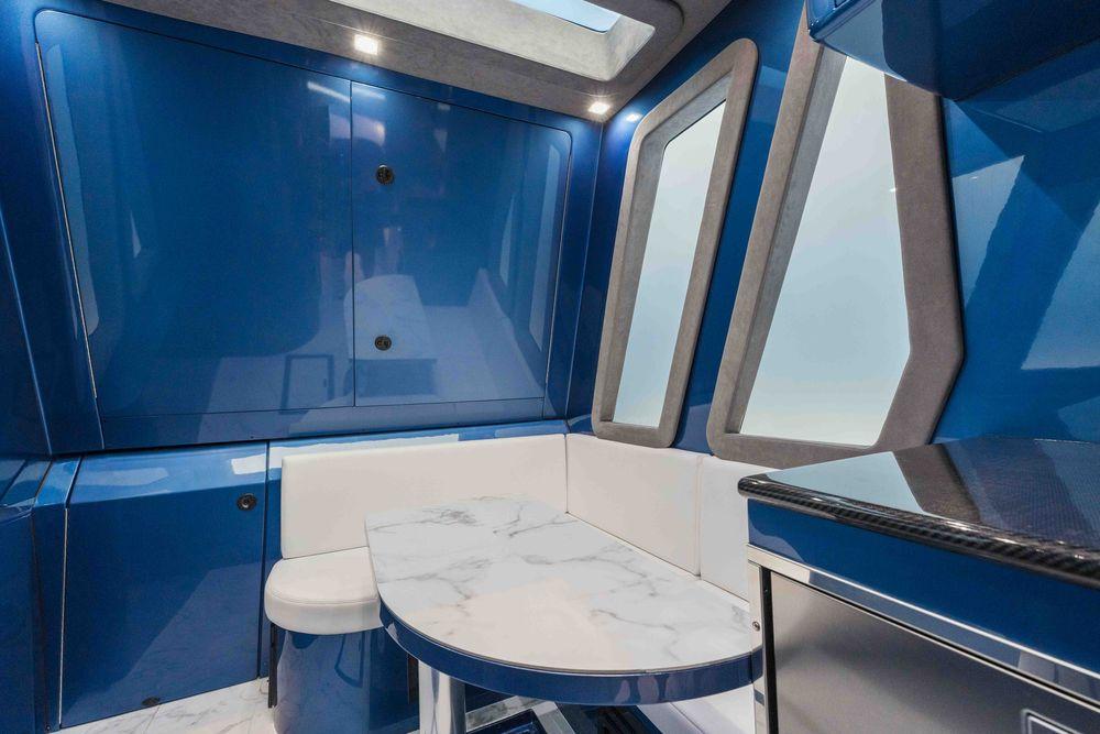 52' 2026 Midnight Express 52 Vitesse