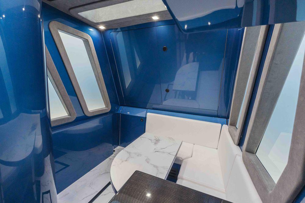 52' 2026 Midnight Express 52 Vitesse