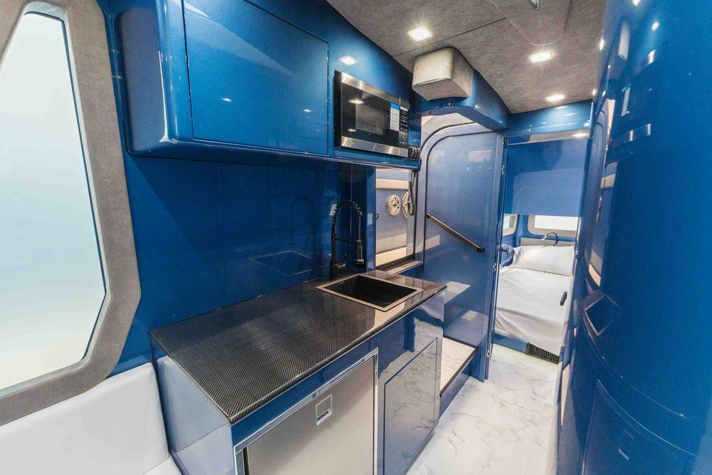 52' 2026 Midnight Express 52 Vitesse