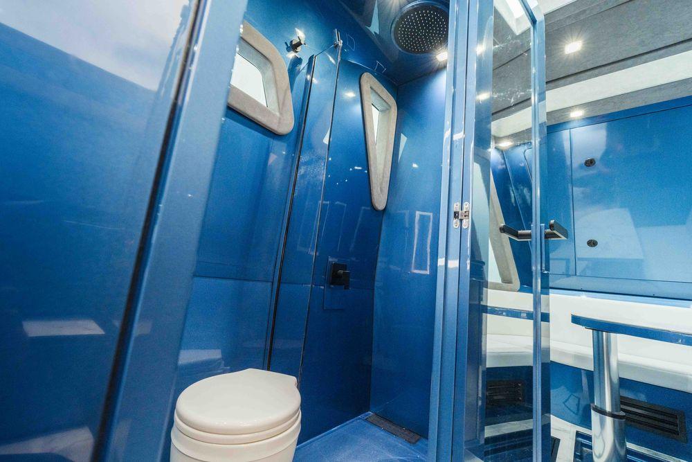 52' 2026 Midnight Express 52 Vitesse