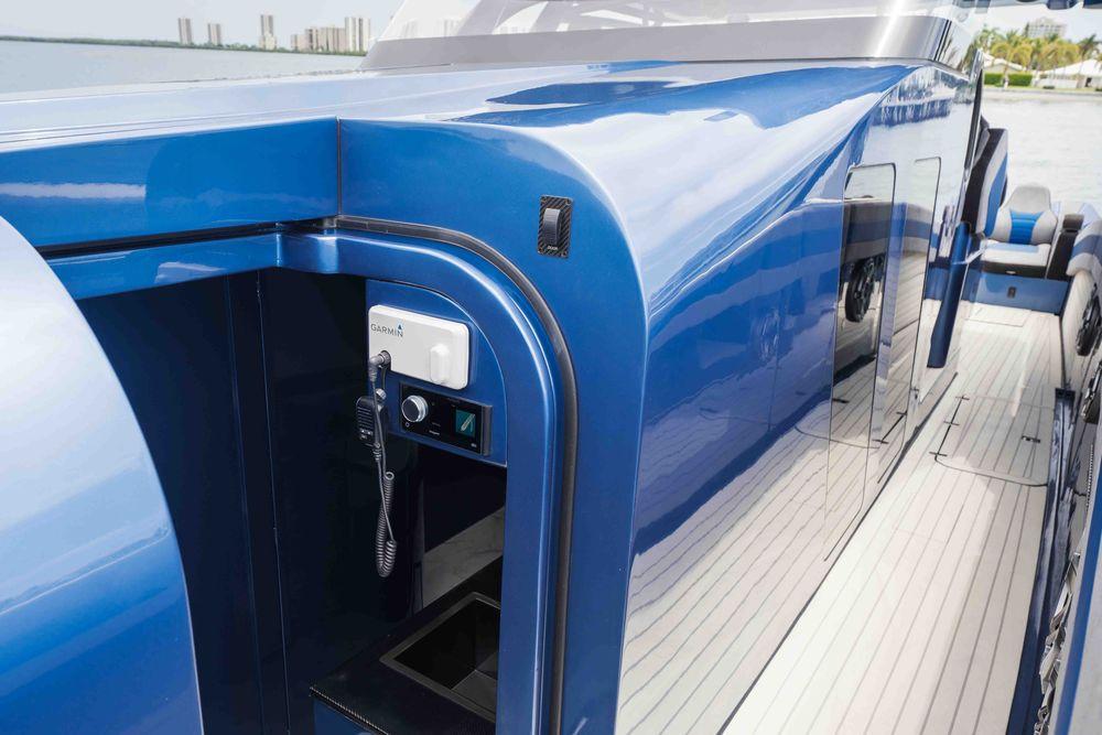 52' 2026 Midnight Express 52 Vitesse
