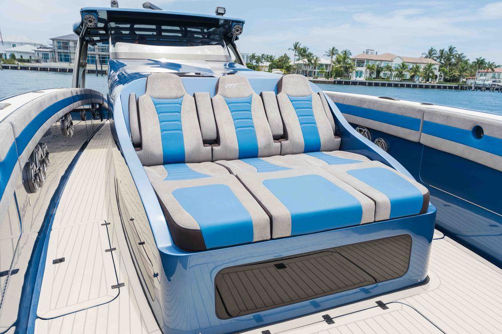 52' 2026 Midnight Express 52 Vitesse