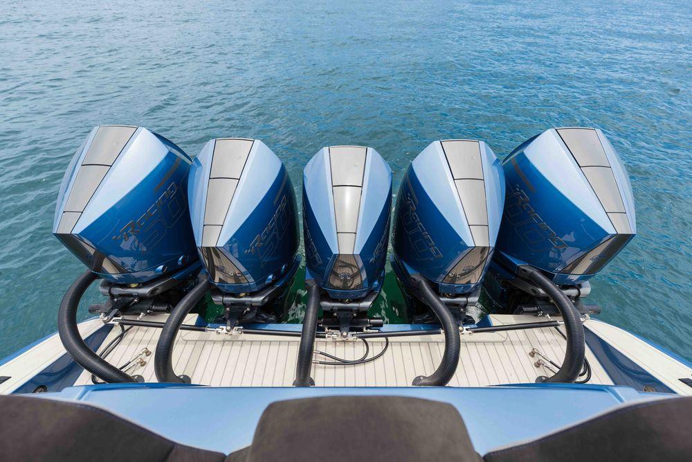 52' 2026 Midnight Express 52 Vitesse