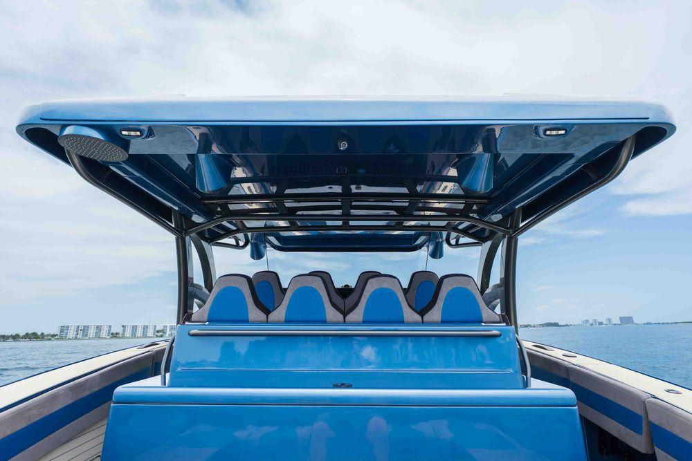 52' 2026 Midnight Express 52 Vitesse