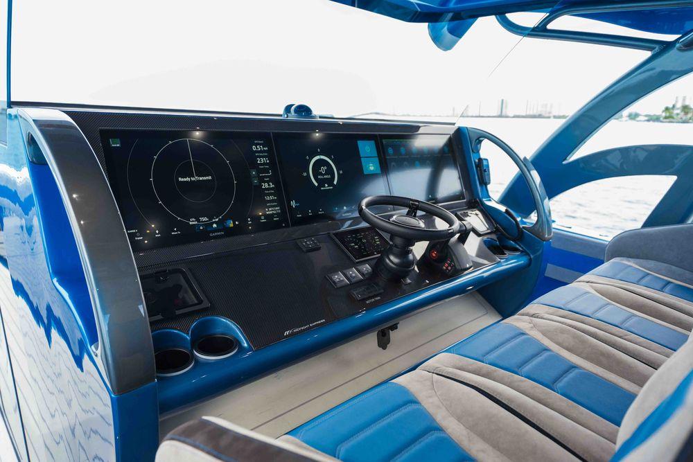 52' 2026 Midnight Express 52 Vitesse