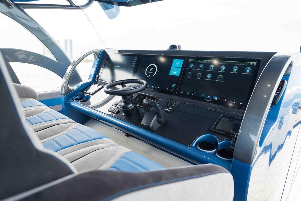 52' 2026 Midnight Express 52 Vitesse