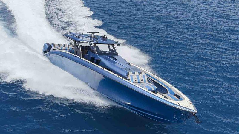52' 2026 Midnight Express 52 Vitesse