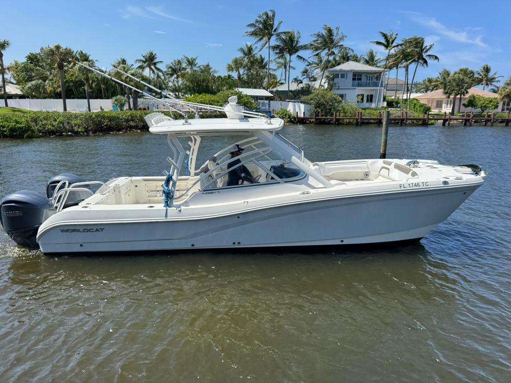 29' 2022 World Cat 296DC