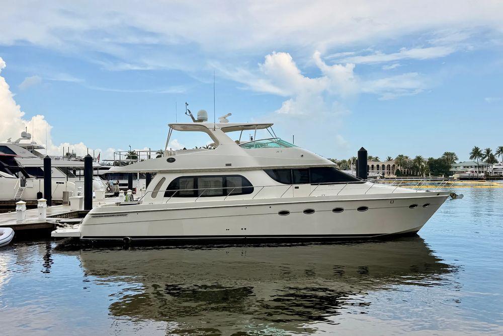56' 2005 Carver 56 Voyager