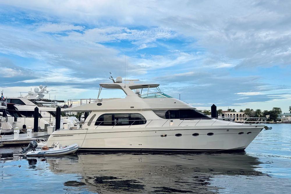 56' 2005 Carver 56 Voyager