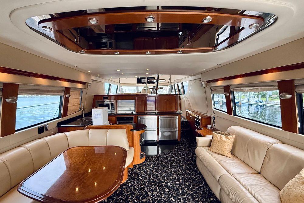 56' 2005 Carver 56 Voyager