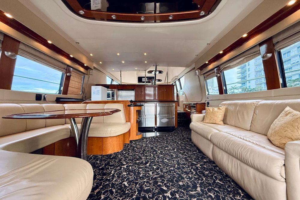 56' 2005 Carver 56 Voyager