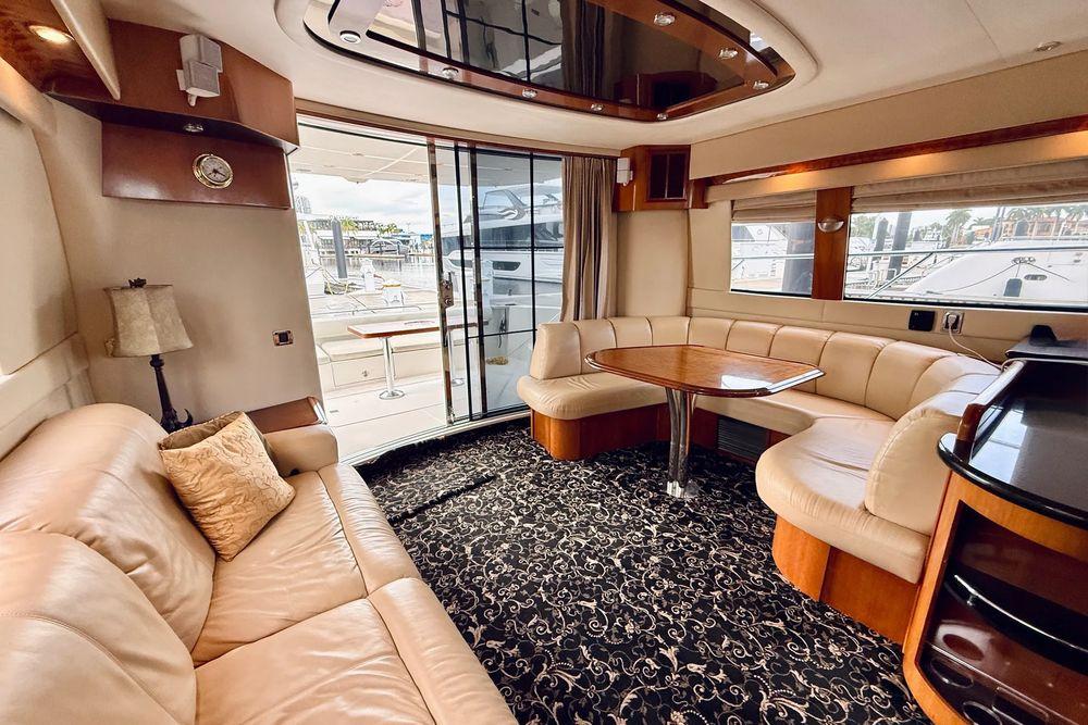 56' 2005 Carver 56 Voyager