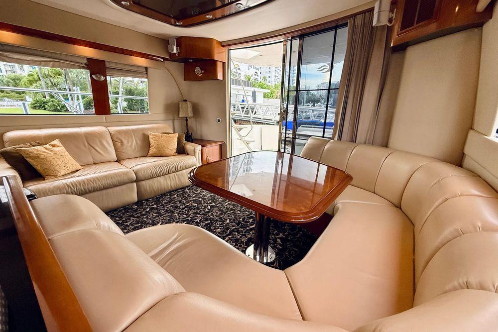 56' 2005 Carver 56 Voyager