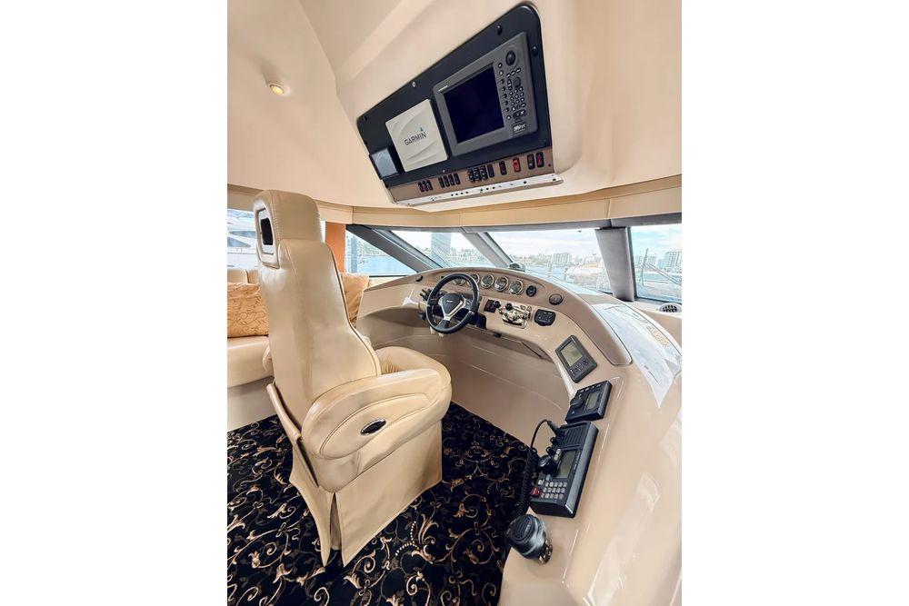56' 2005 Carver 56 Voyager