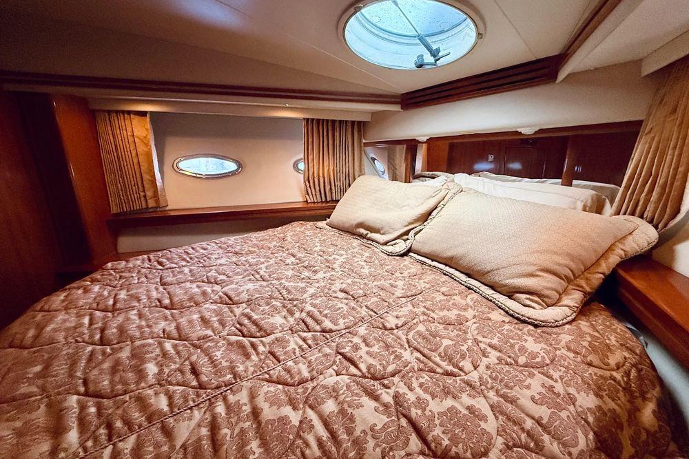 56' 2005 Carver 56 Voyager