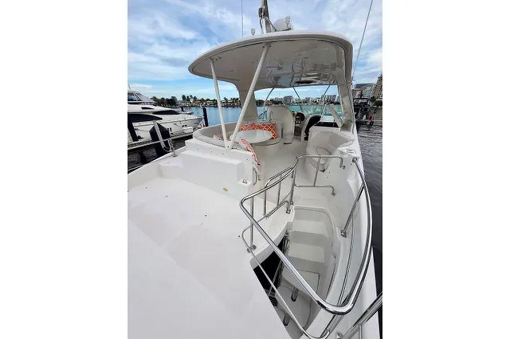 56' 2005 Carver 56 Voyager