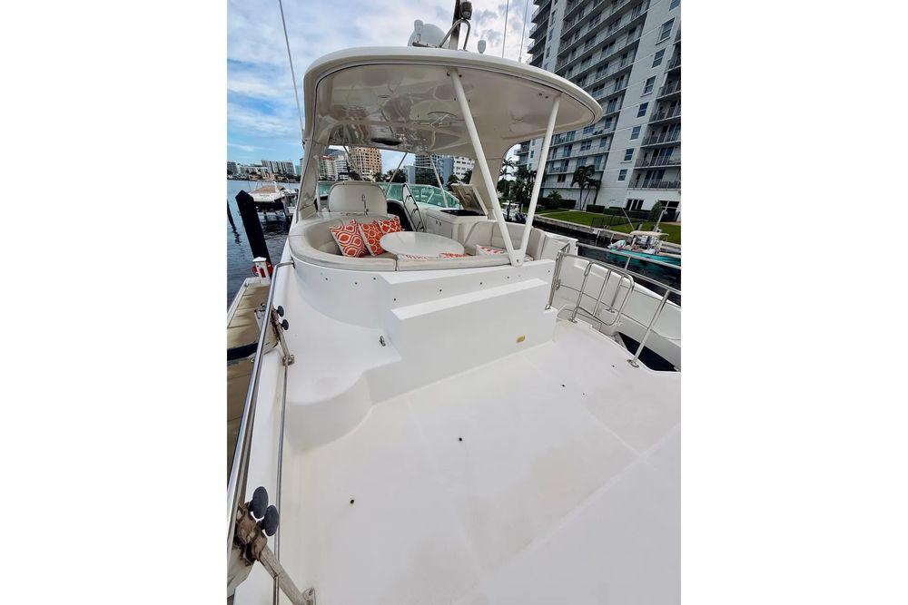 56' 2005 Carver 56 Voyager