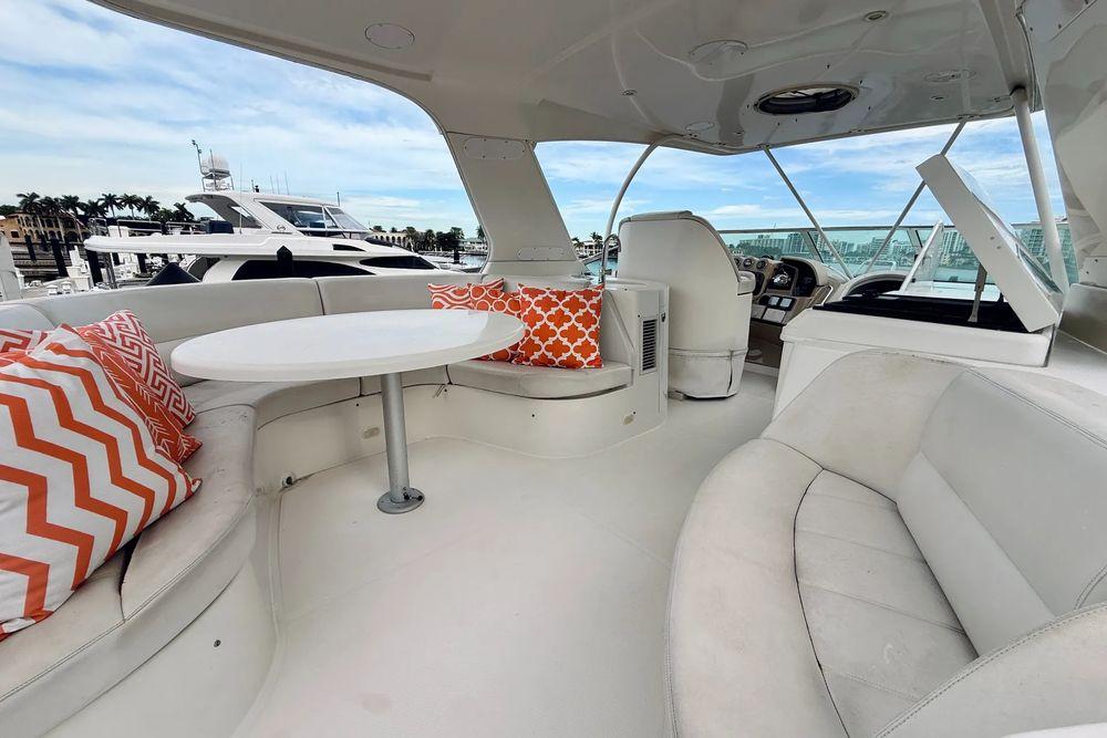 56' 2005 Carver 56 Voyager