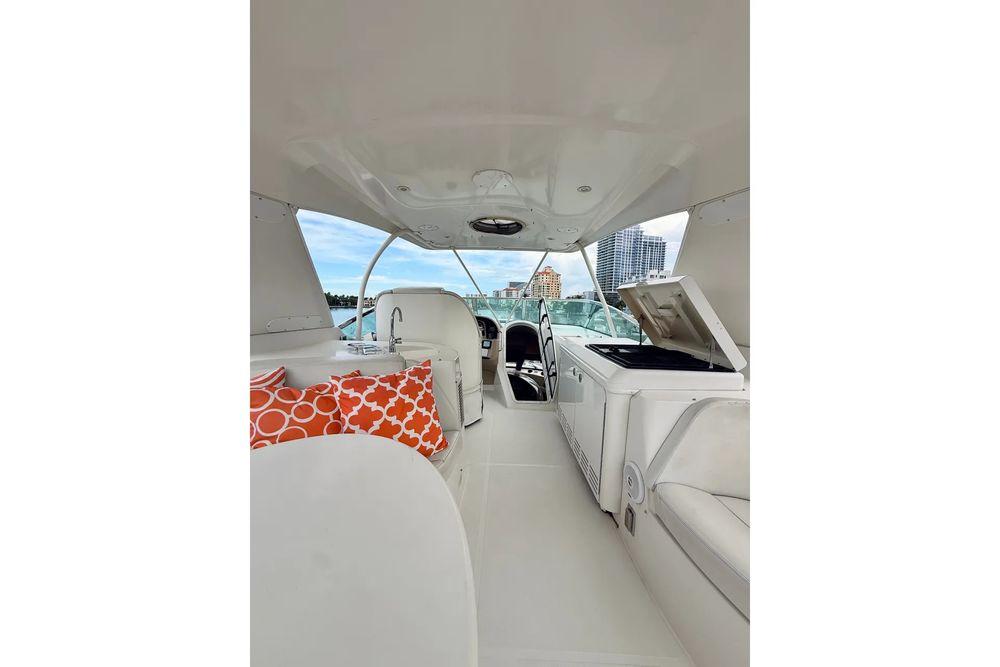 56' 2005 Carver 56 Voyager