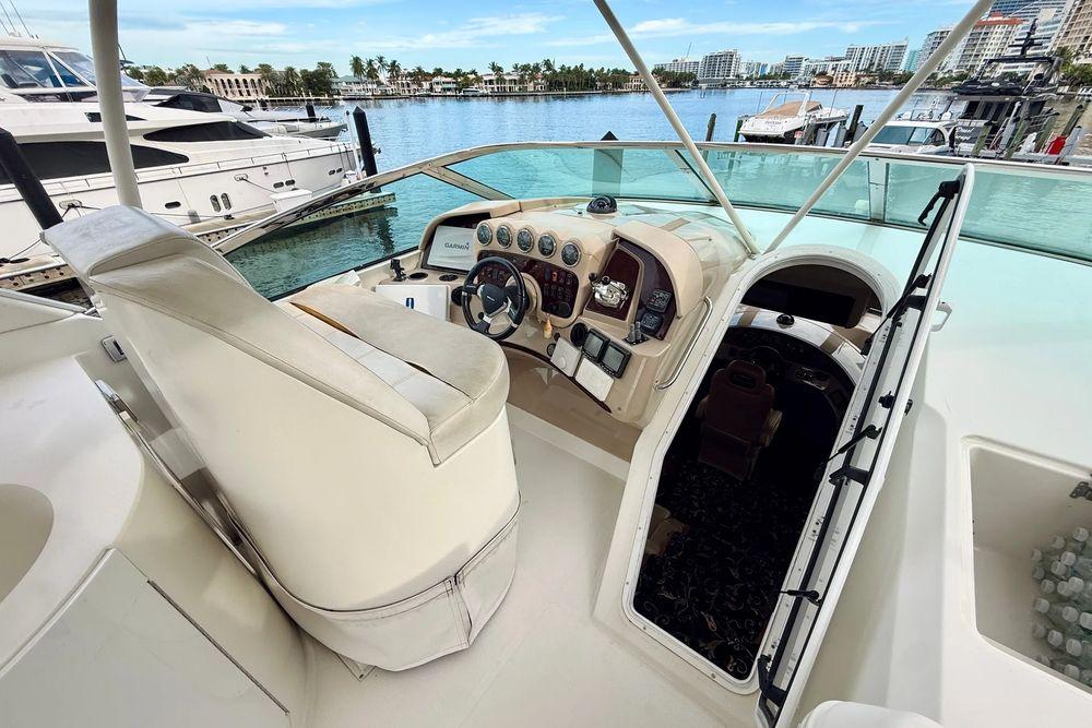 56' 2005 Carver 56 Voyager