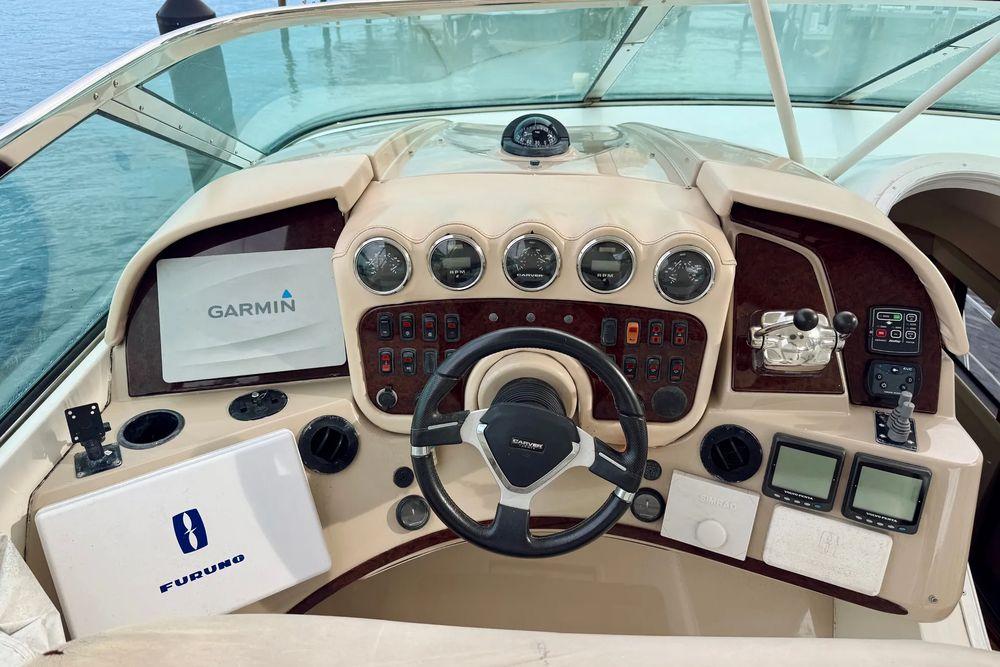 56' 2005 Carver 56 Voyager