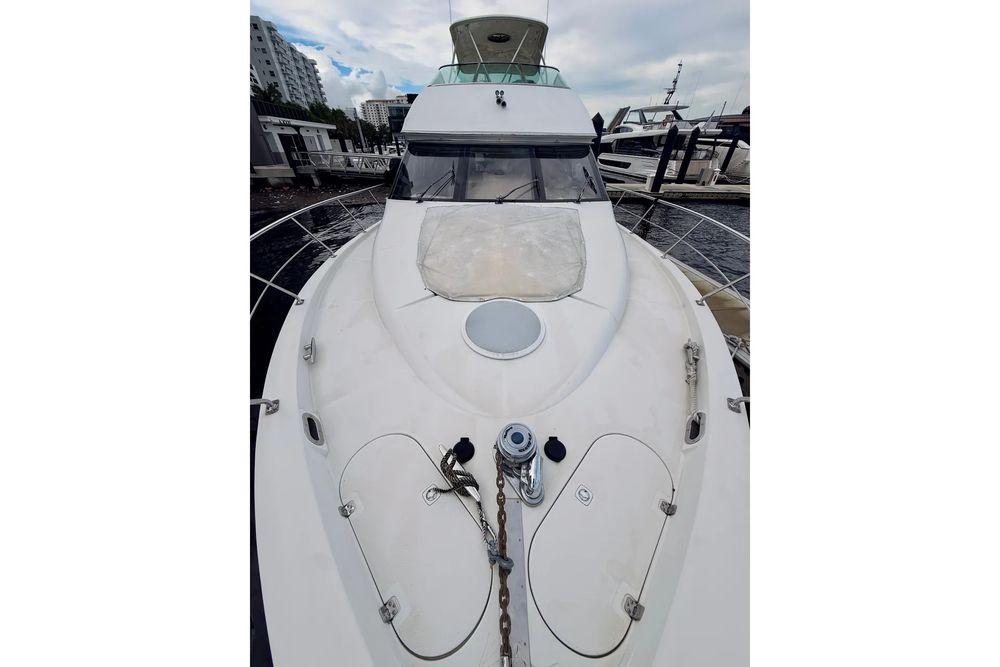 56' 2005 Carver 56 Voyager