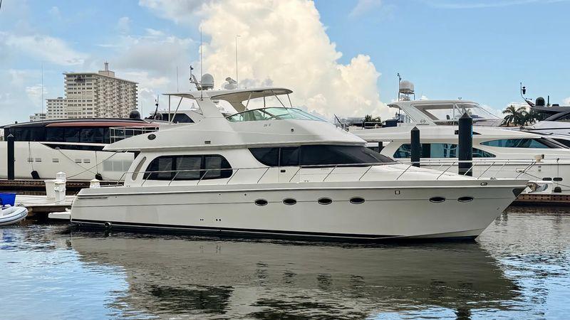56' 2005 Carver 56 Voyager