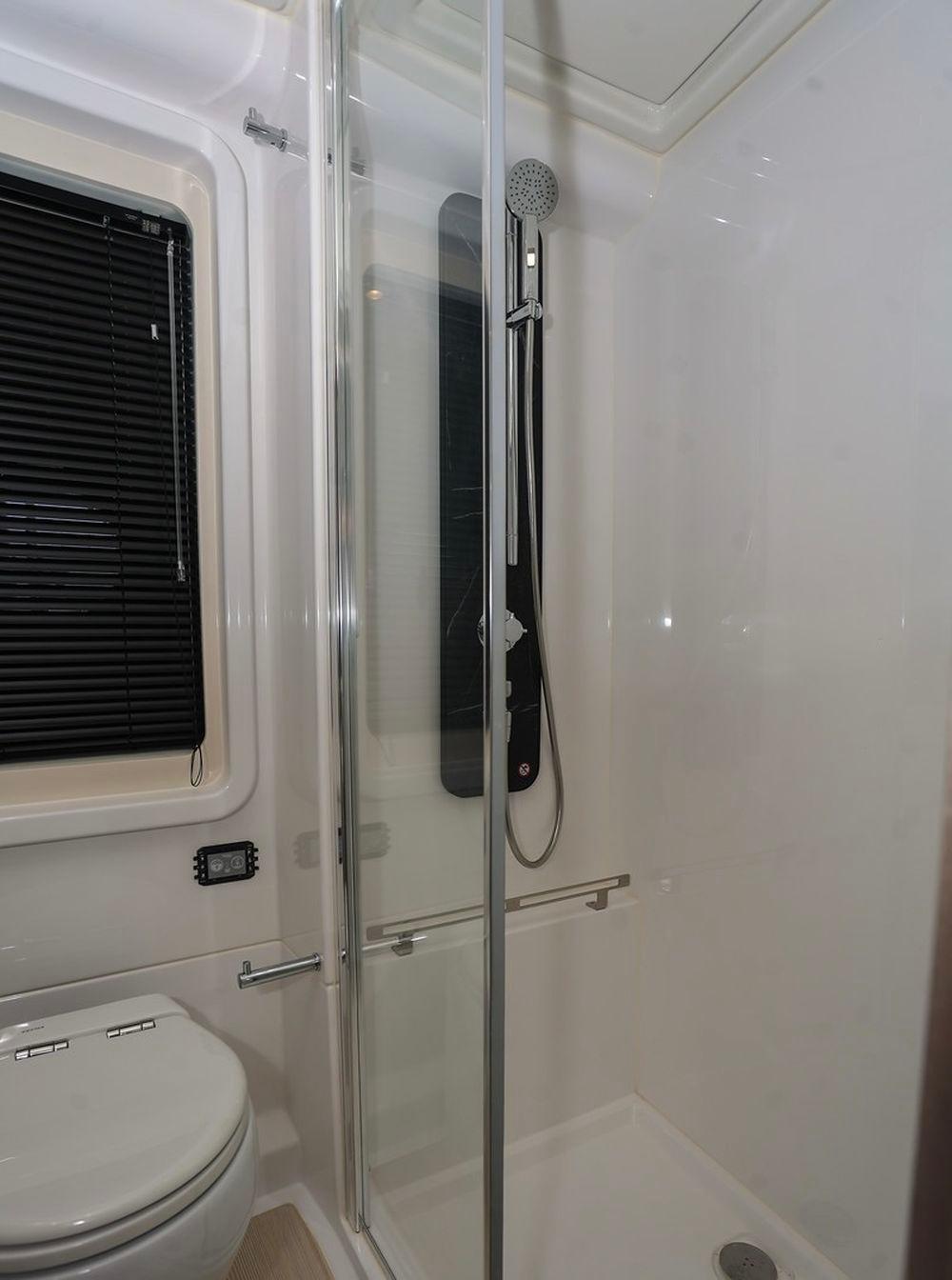 53' 2023 Azimut Fly 50