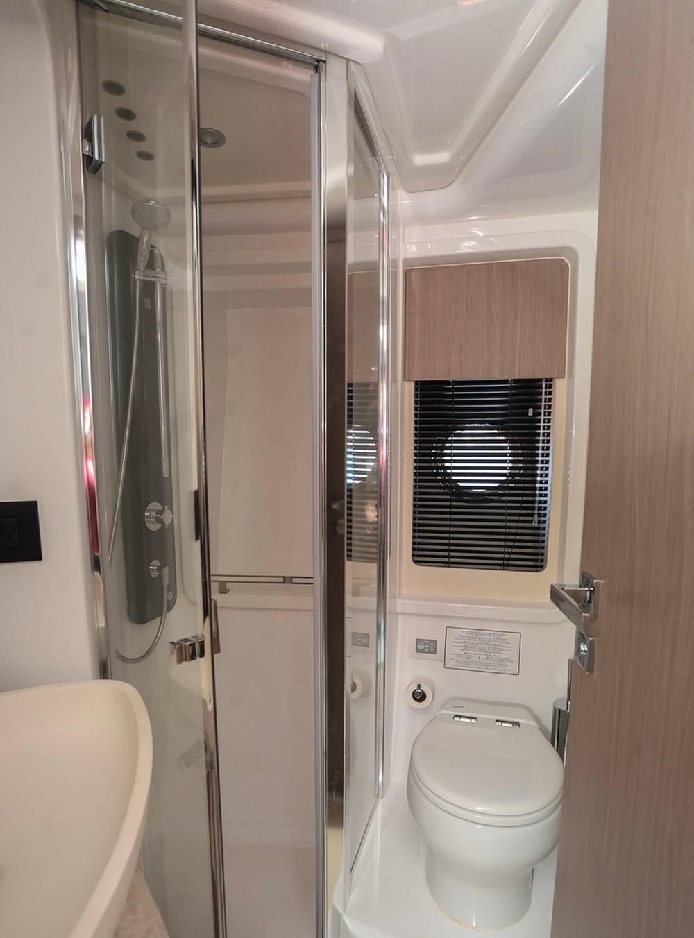 53' 2023 Azimut Fly 50