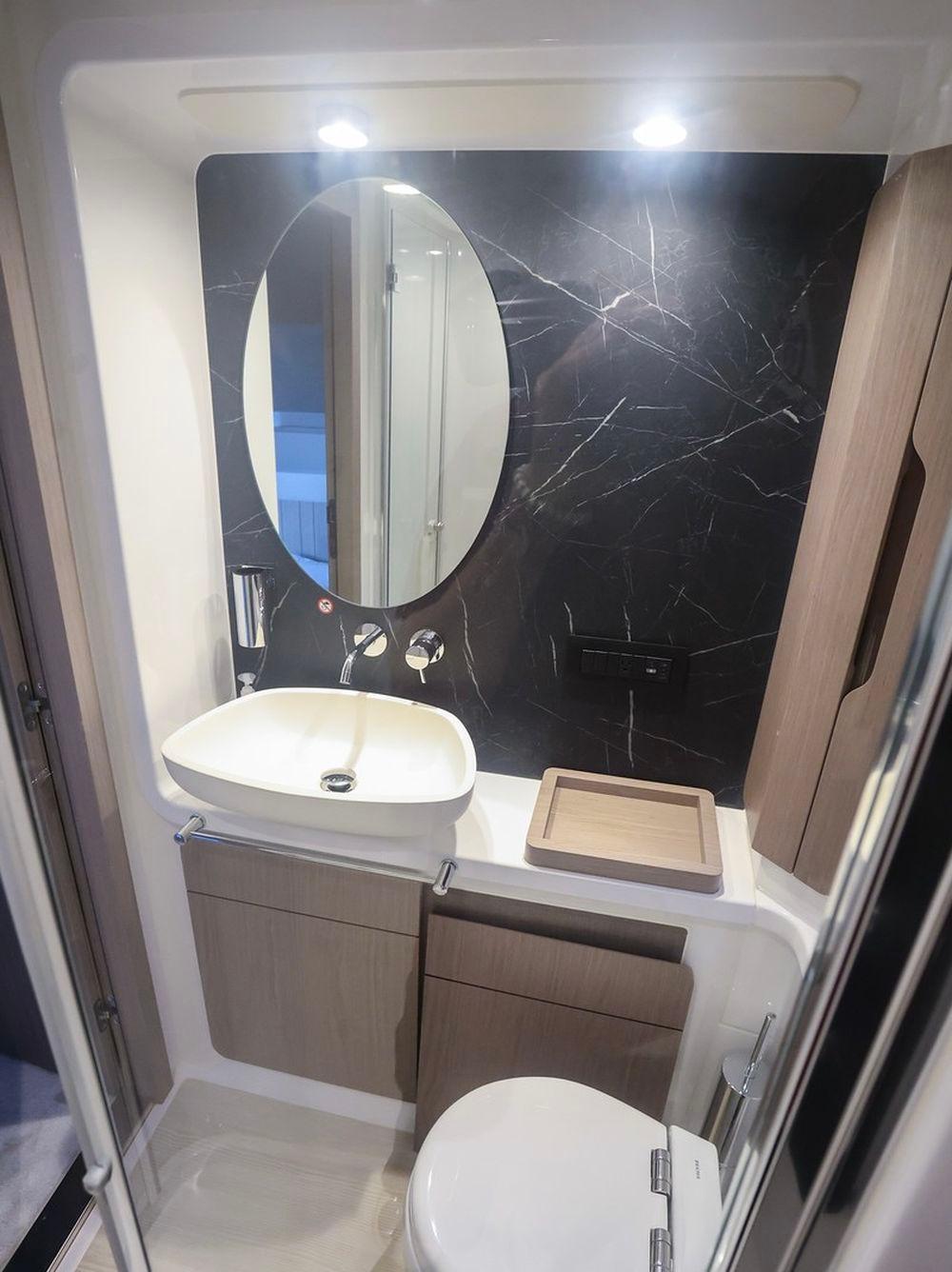 53' 2023 Azimut Fly 50