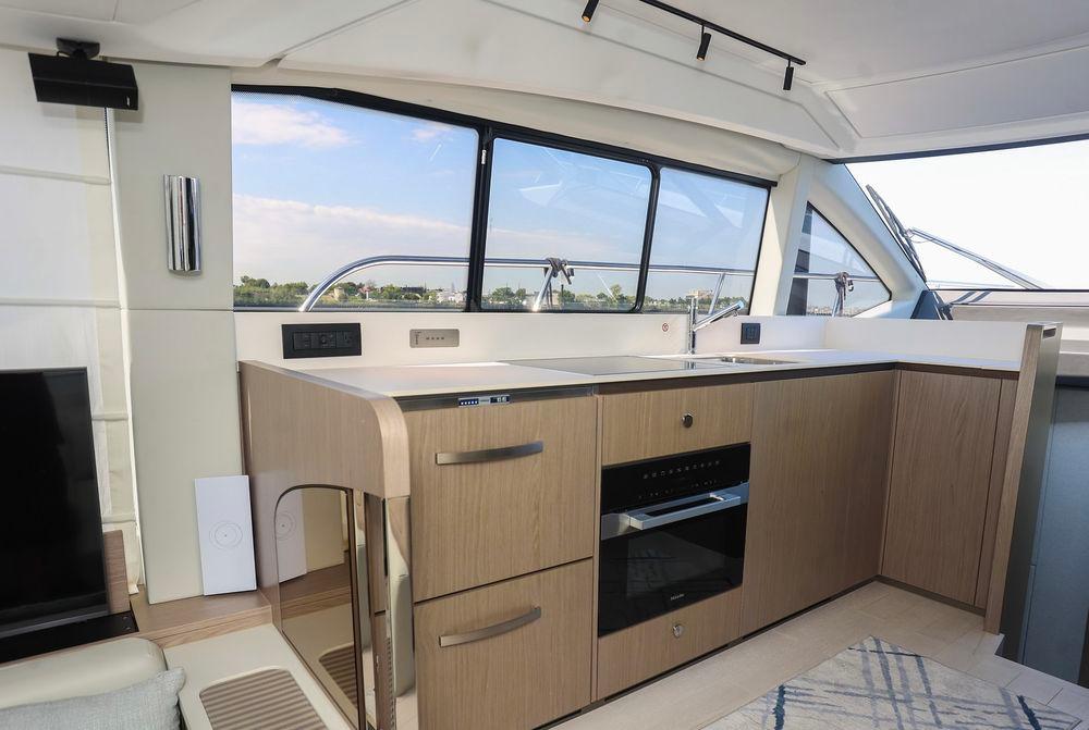 53' 2023 Azimut Fly 50