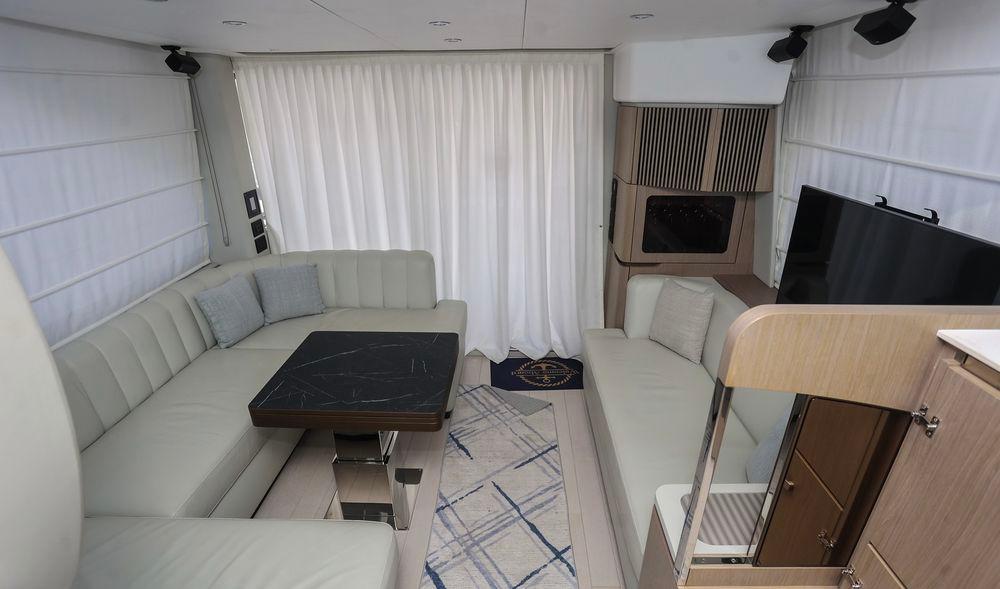 53' 2023 Azimut Fly 50