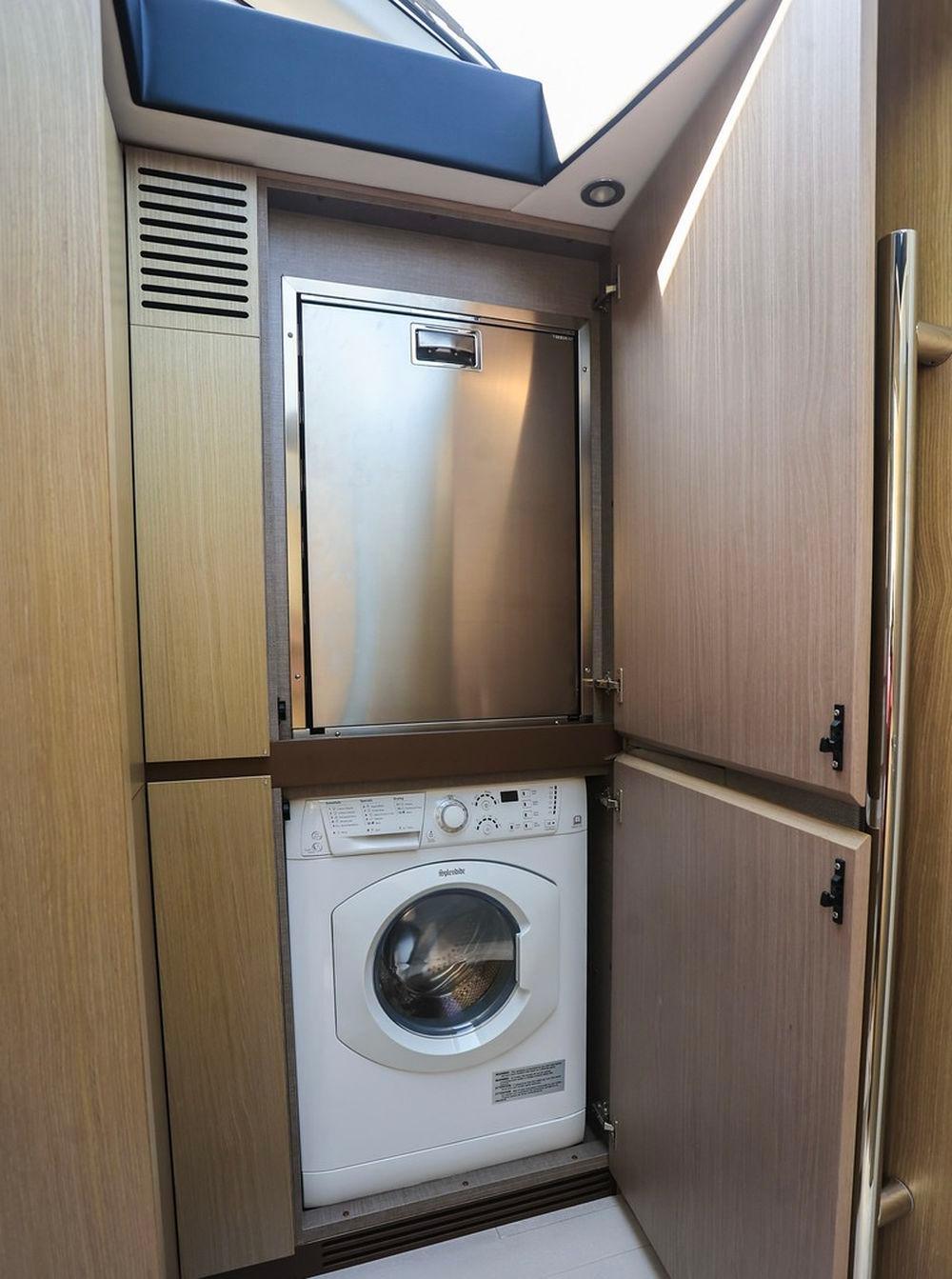 53' 2023 Azimut Fly 50