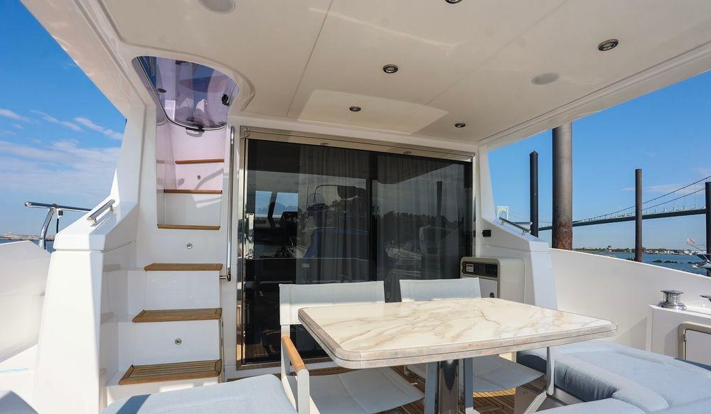 53' 2023 Azimut Fly 50
